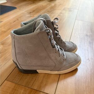 Sorel wedge grey sneakers size 9